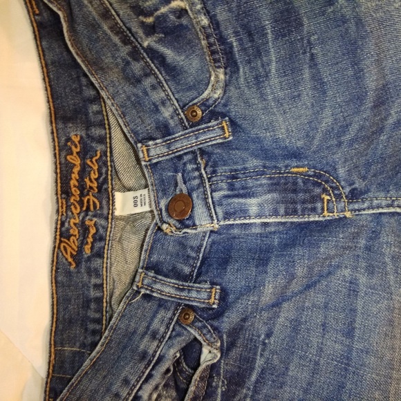 Never worn lightly flared jeans - Picture 4 of 4